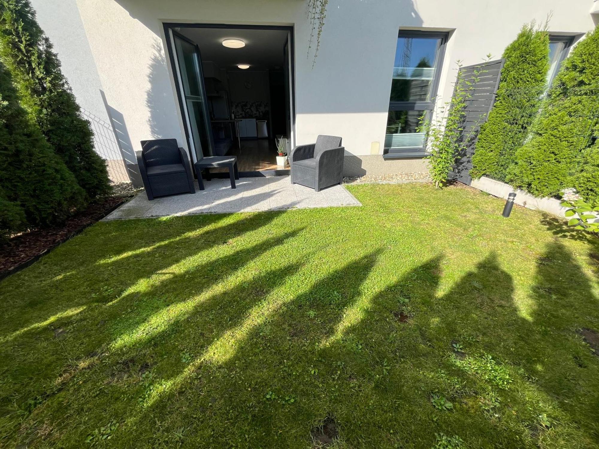 2 Tyskie Apartamenty Z Ogrodkiem Tychy Exterior foto